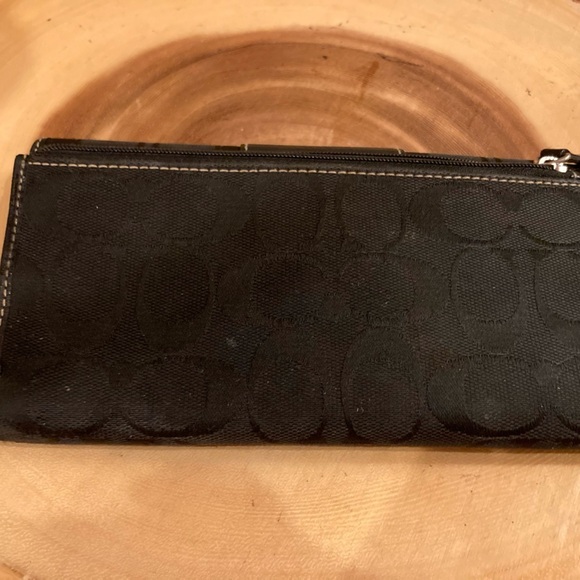 Coach Signature, Trifold Longer Wallet Black Print Pink  Leather Interior. - Picture 4 of 8